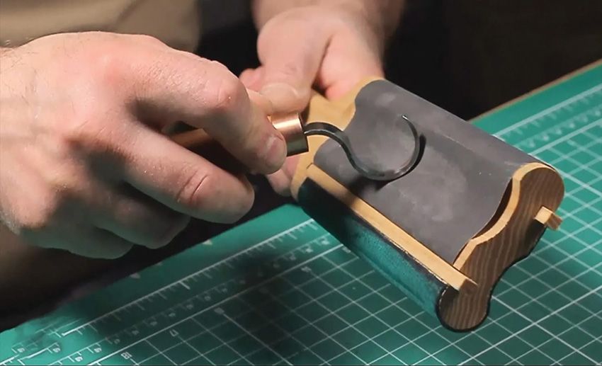 Leather Strop Reverses Abrasive Paper for Gouges & Hook Knives